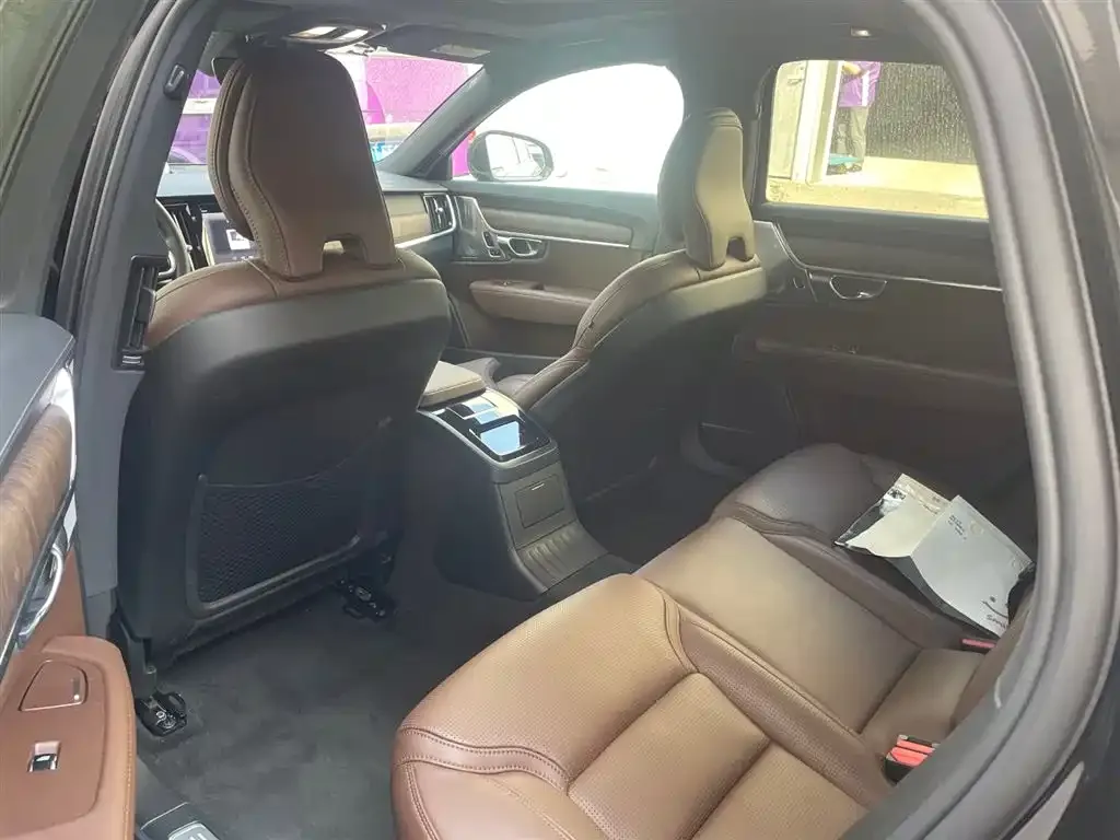 Volvo S90 PHEV 2024 из CN, фото 2