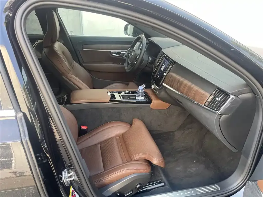 Volvo S90 PHEV 2024 из CN, фото 8