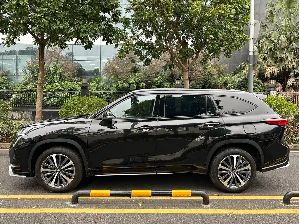 Toyota Crown Kluger — фото 10
