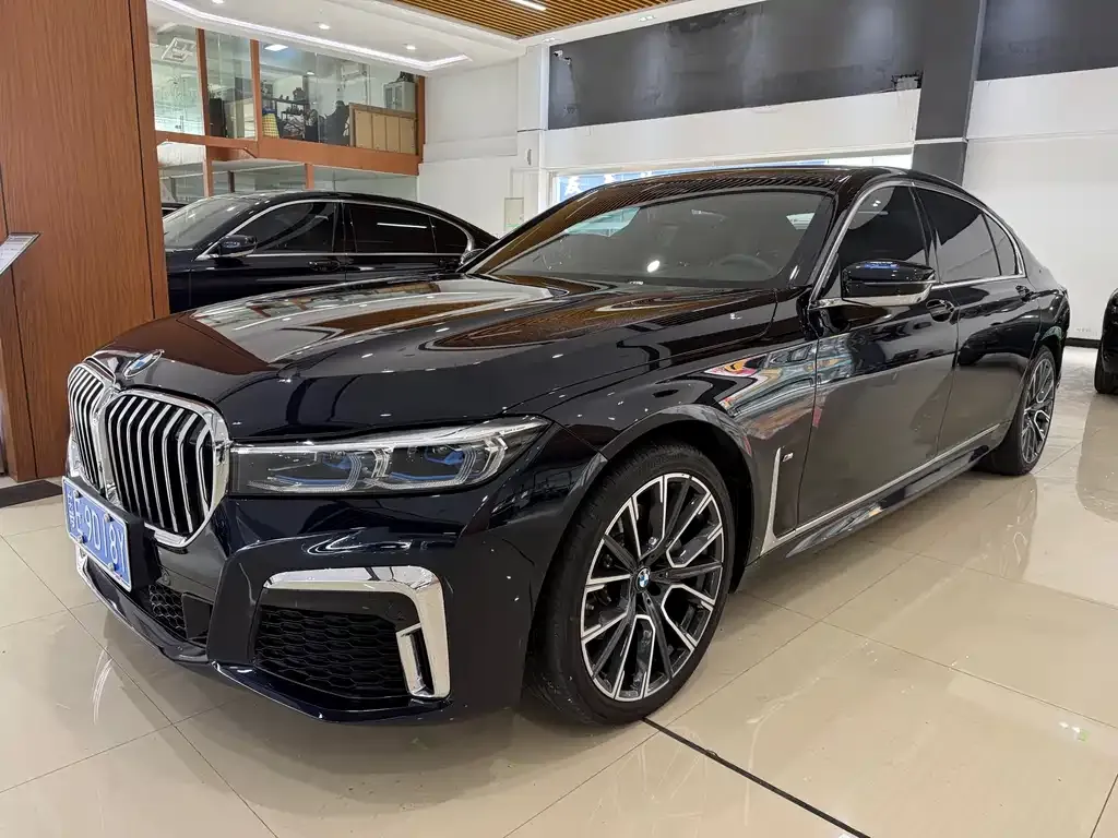 BMW 7 Series — фото 1