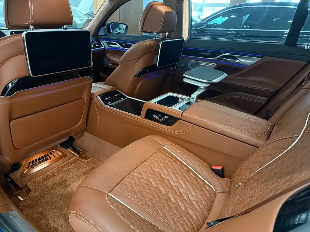 BMW 7 Series — фото 4
