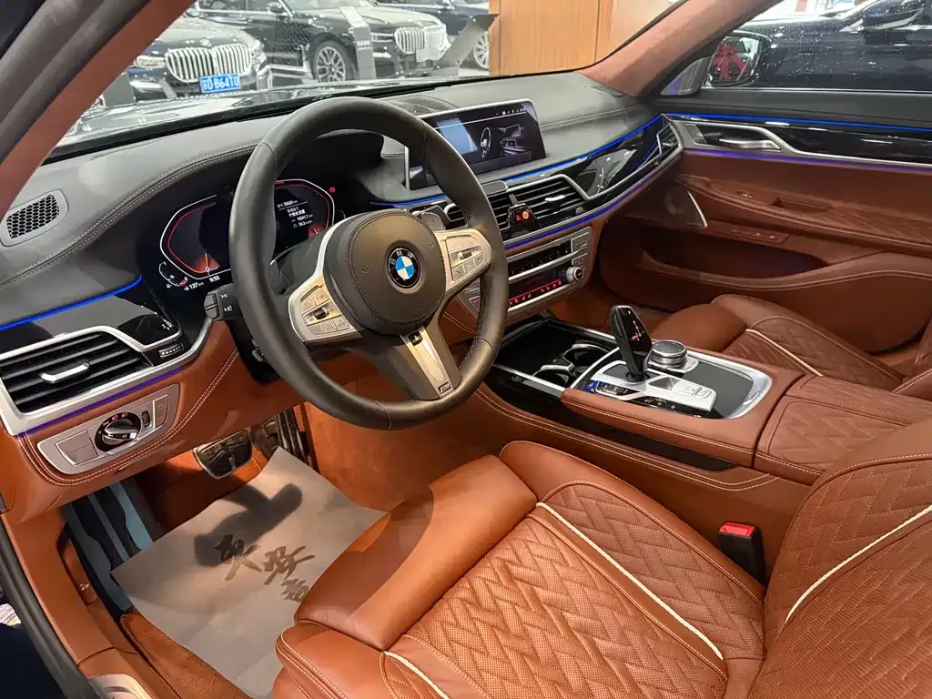 BMW 7 Series — фото 10