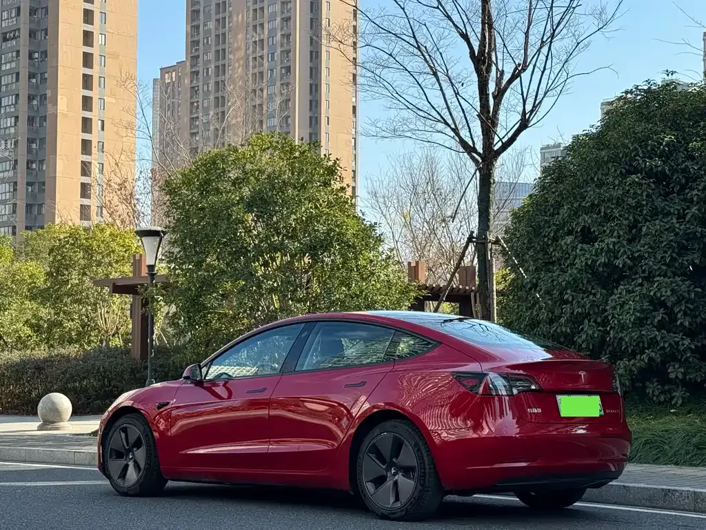 Tesla Model 3 — фото 9