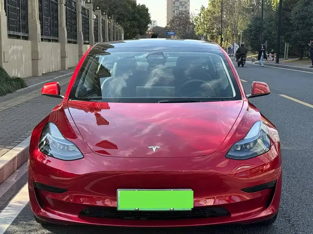Tesla Model 3 — фото 3