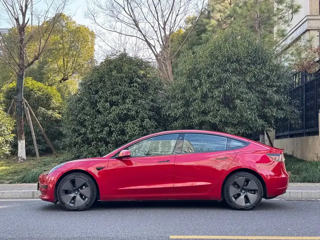 Tesla Model 3 — фото 10
