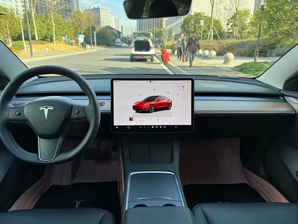 Tesla Model 3 — фото 7