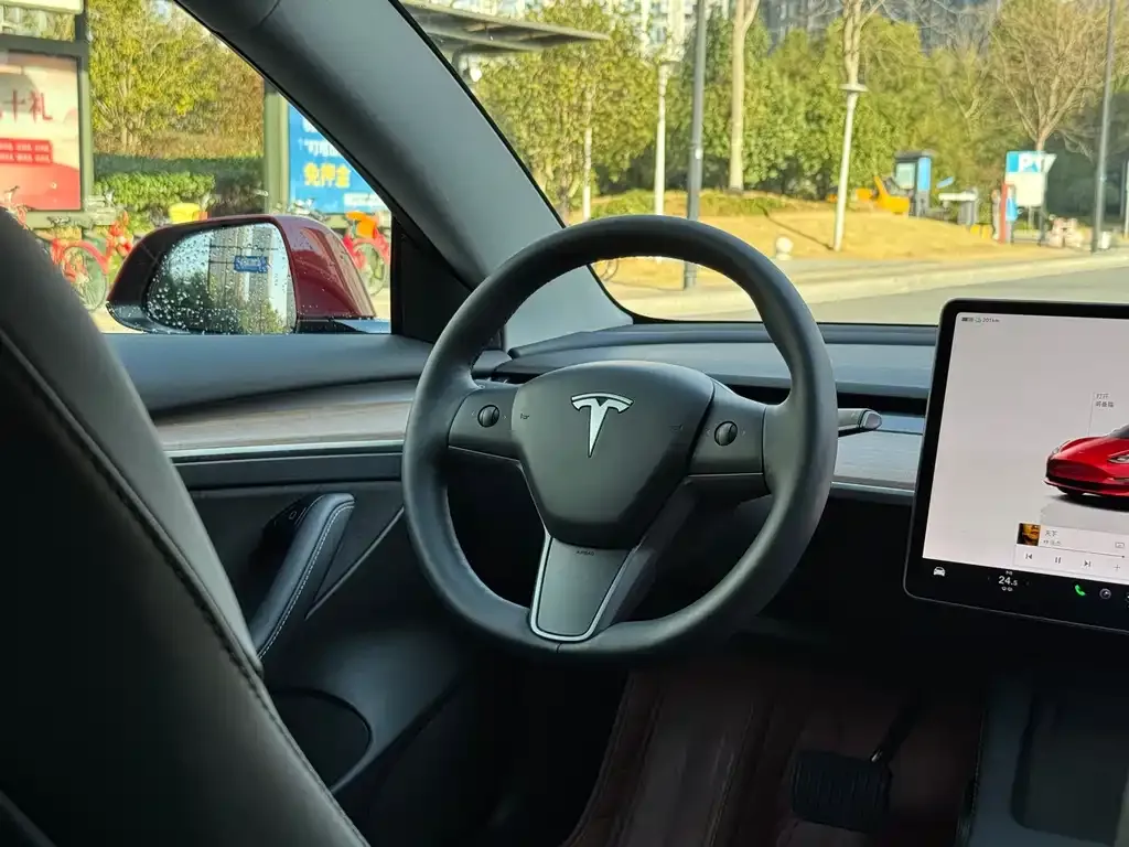 Tesla Model 3 — фото 4