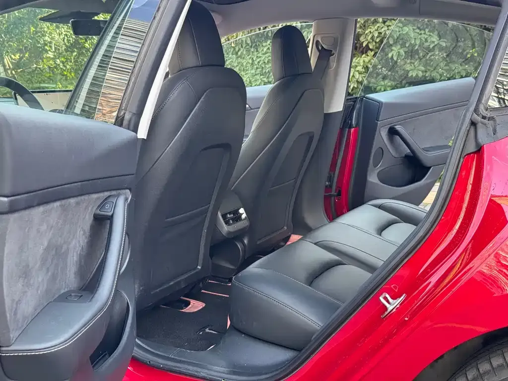 Tesla Model 3 — фото 8