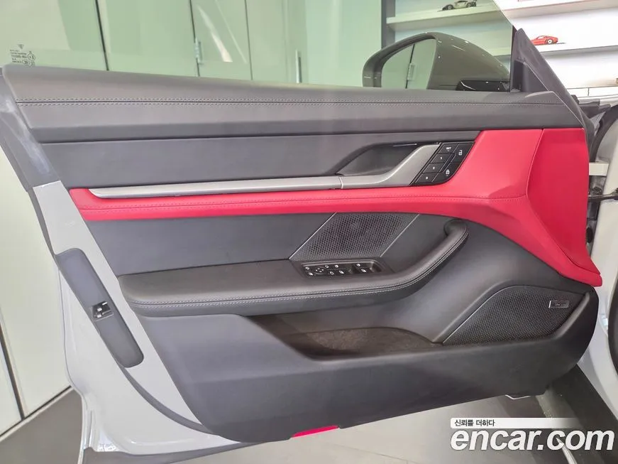 Porsche Taycan 2025 из KR, фото 7