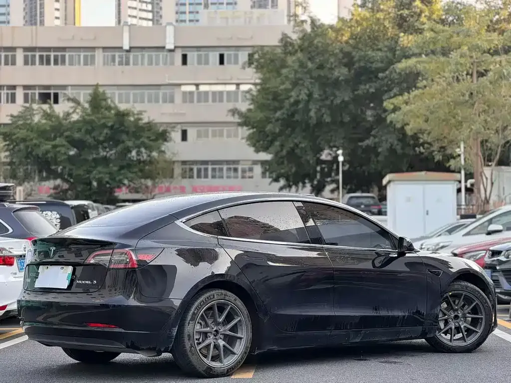 Tesla Model 3 — фото 4