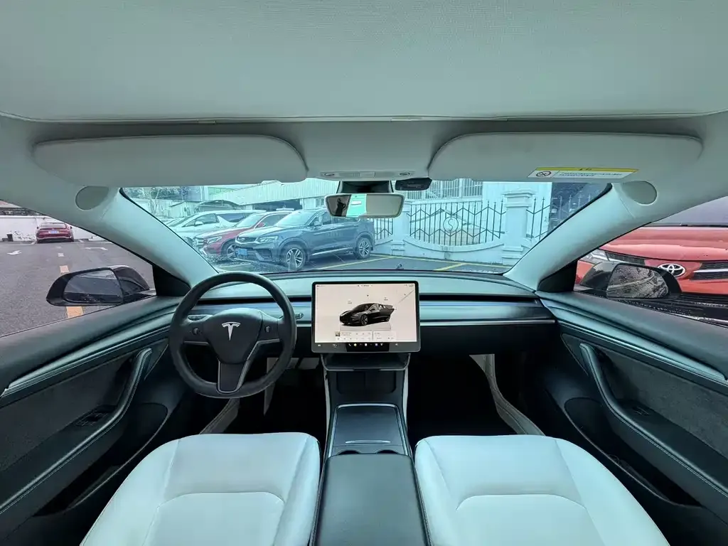 Tesla Model 3 — фото 3