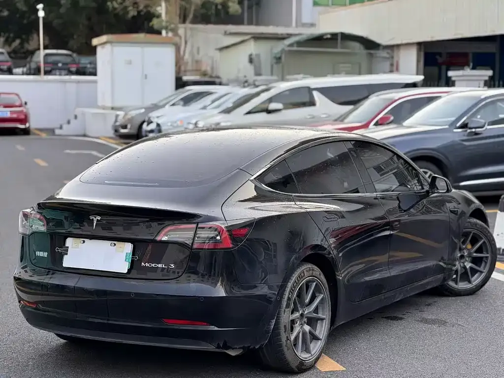 Tesla Model 3 — фото 9