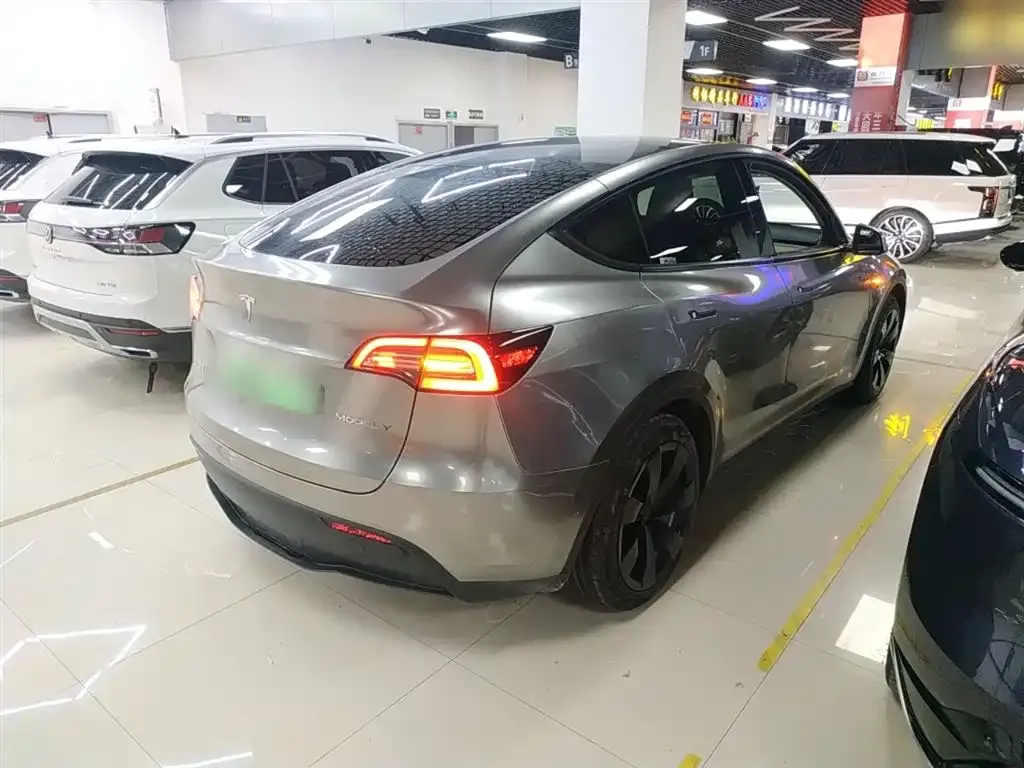 Tesla Model Y 2023 из CN, фото 8