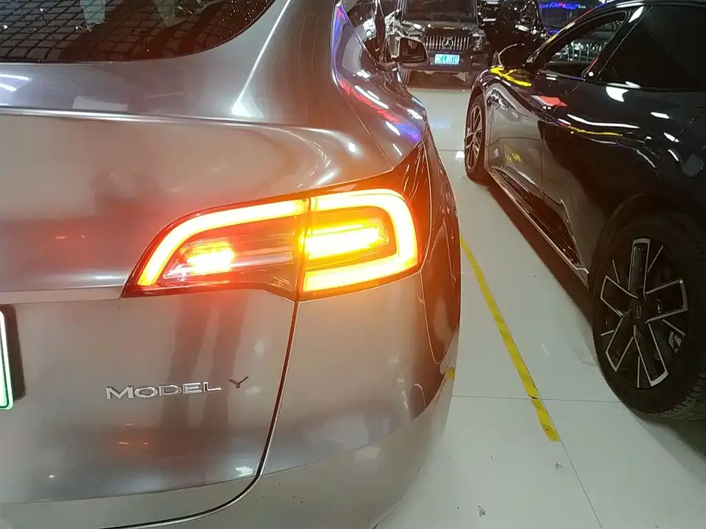 Tesla Model Y 2023 из CN, фото 4