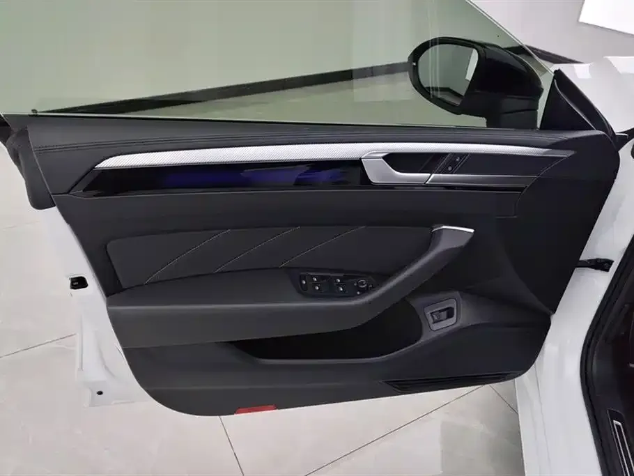 Volkswagen CC 2024 из CN, фото 3