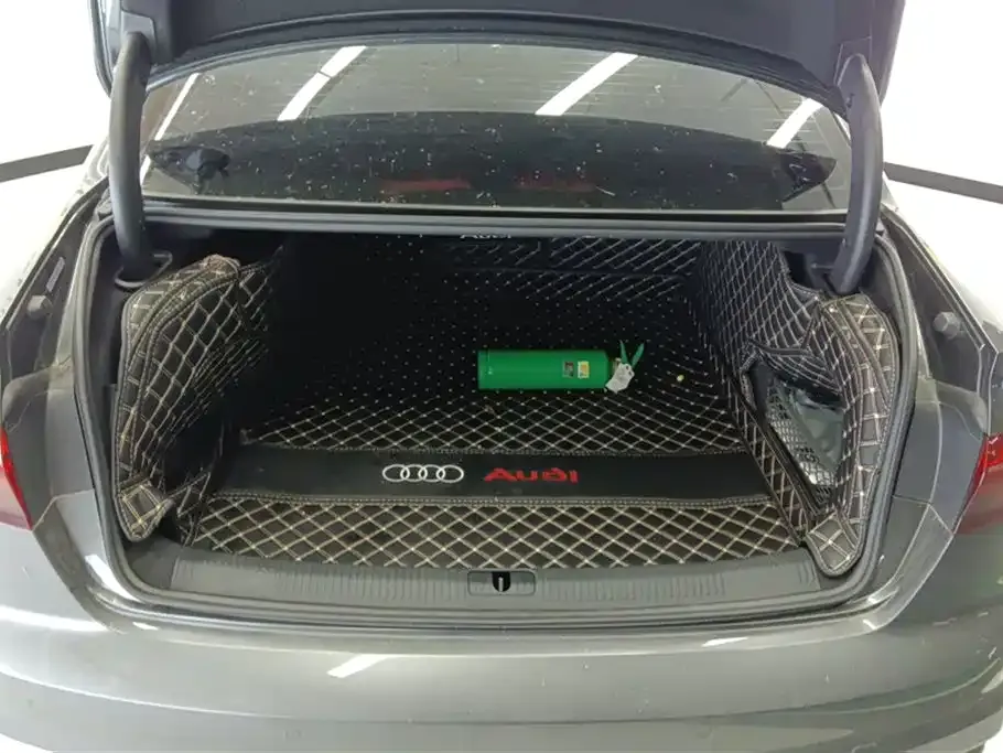 Audi A4L 2021 из CN, фото 7