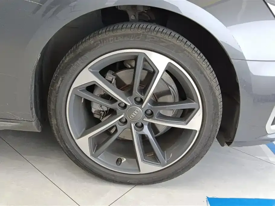 Audi A4L 2021 из CN, фото 4