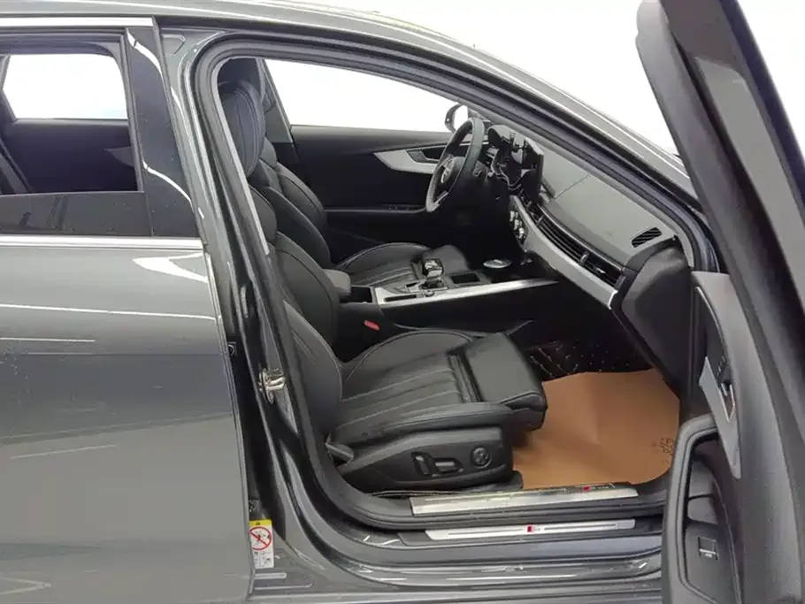 Audi A4L 2021 из CN, фото 10