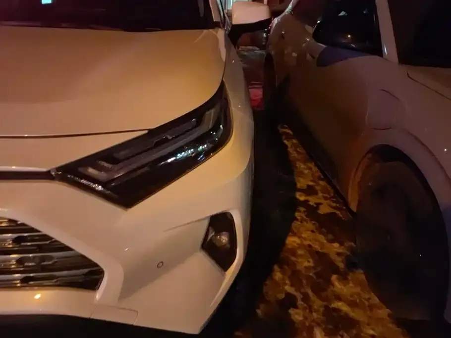 Toyota RAV4 2024 из CN, фото 5