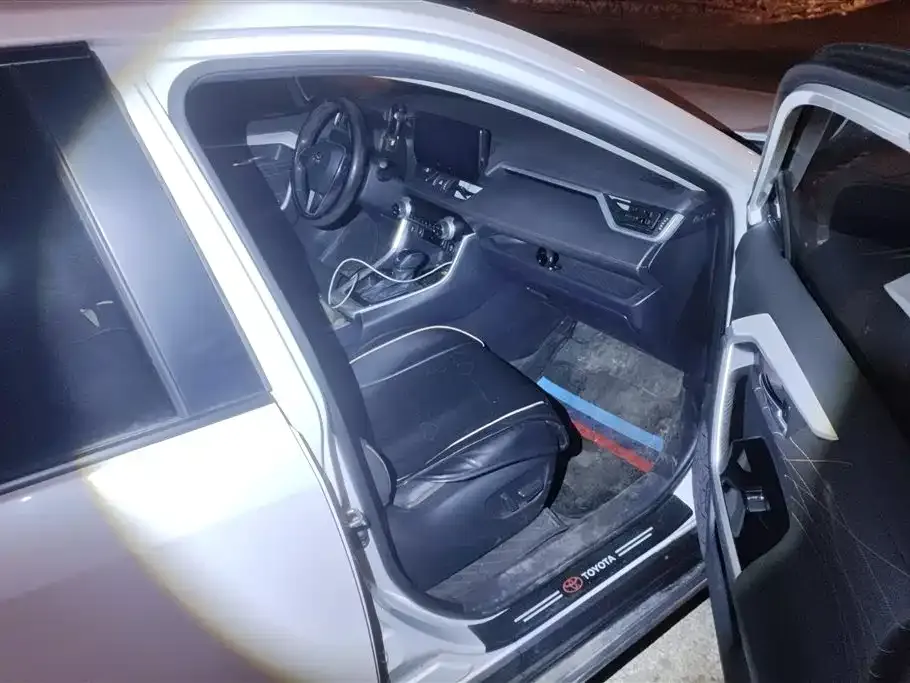 Toyota RAV4 2024 из CN, фото 4