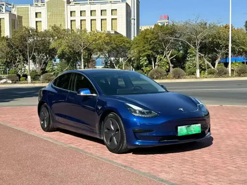 Tesla Model 3 — фото 3