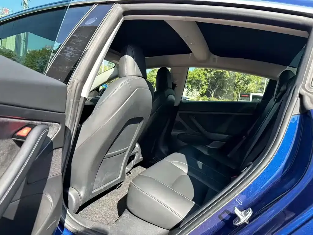 Tesla Model 3 — фото 4