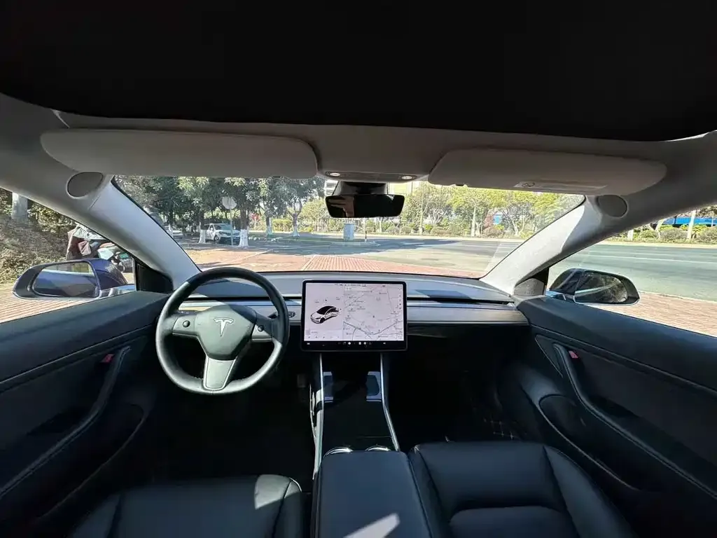 Tesla Model 3 — фото 9