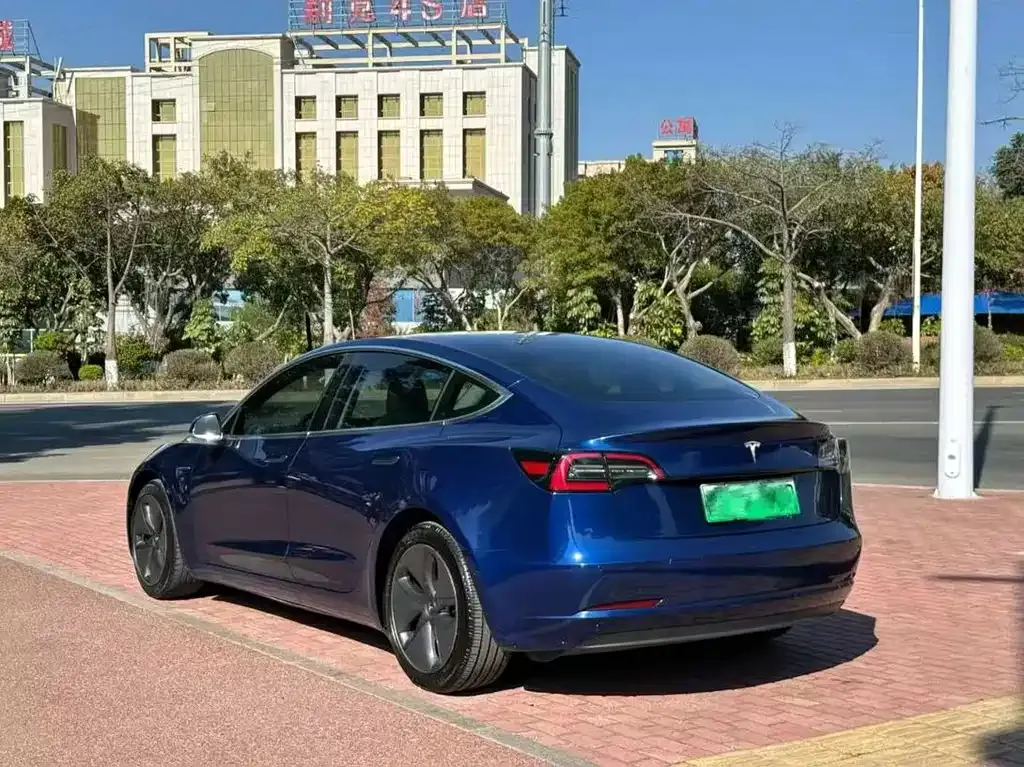 Tesla Model 3 — фото 5