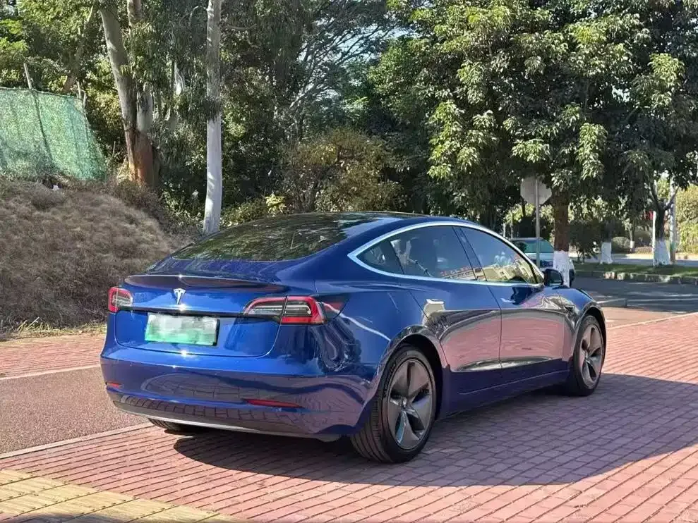 Tesla Model 3 — фото 7
