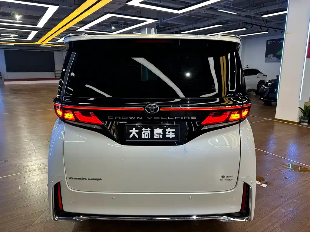 Toyota Vellfire — фото 2