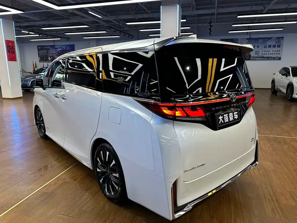 Toyota Vellfire — фото 7