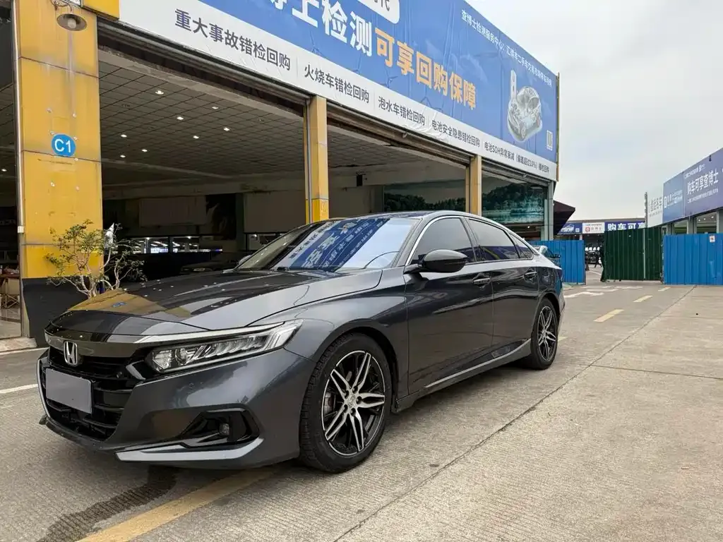 Honda Accord — фото 1