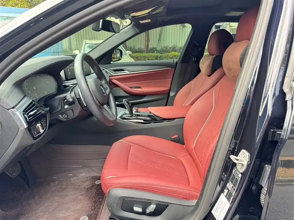 BMW 5 Series 2024 из CN, фото 2