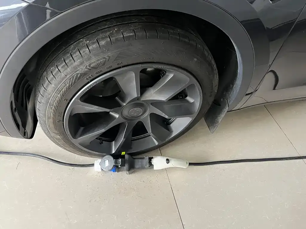 Tesla Model Y 2024 из CN, фото 2