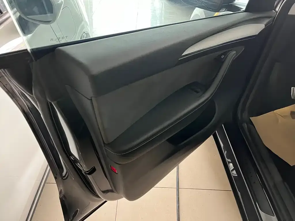Tesla Model Y 2024 из CN, фото 5