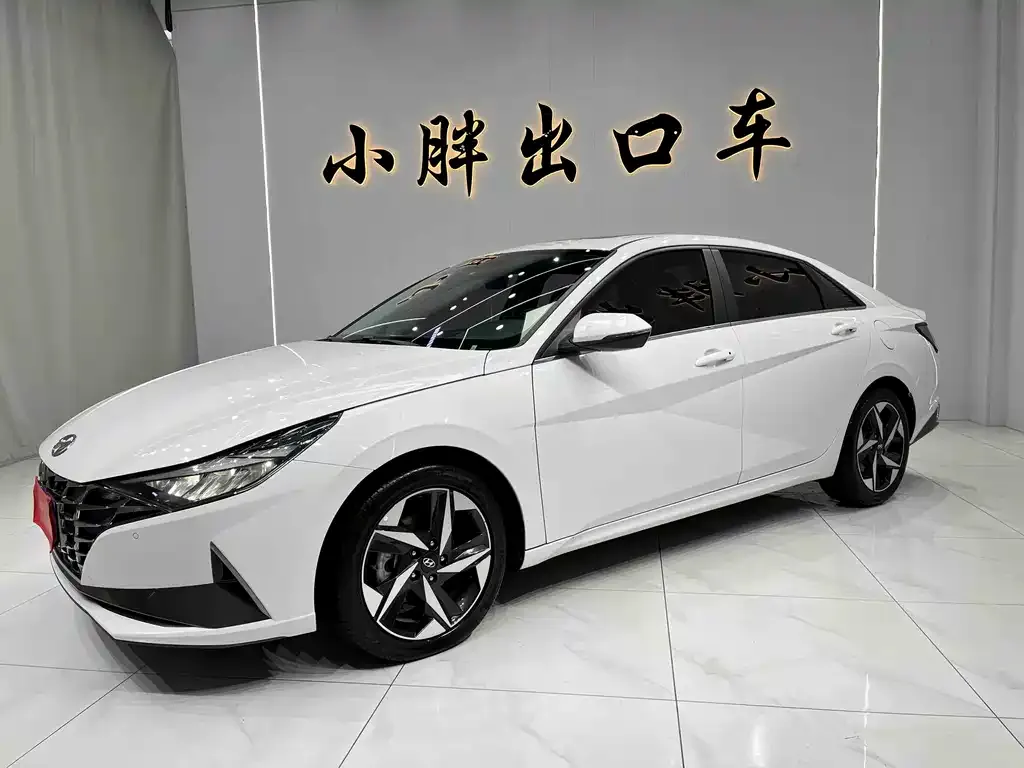 Hyundai Elantra — фото 1