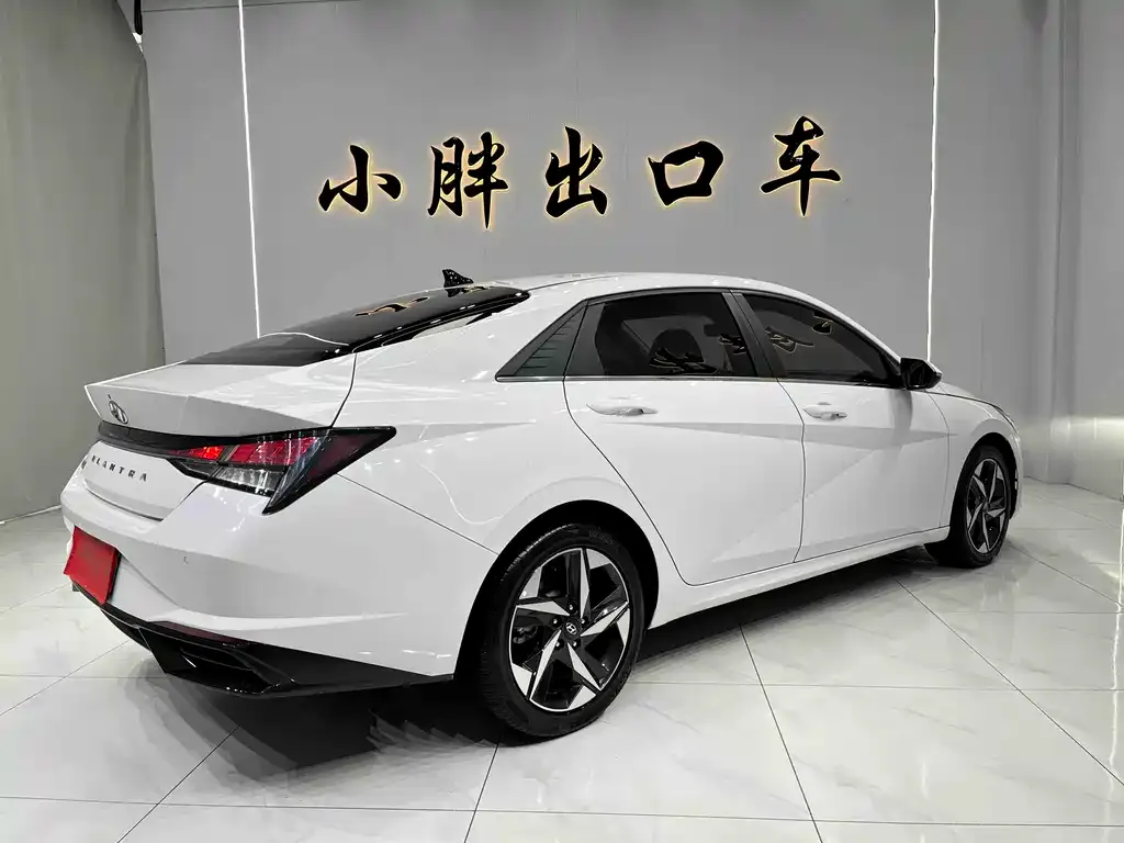 Hyundai Elantra — фото 10