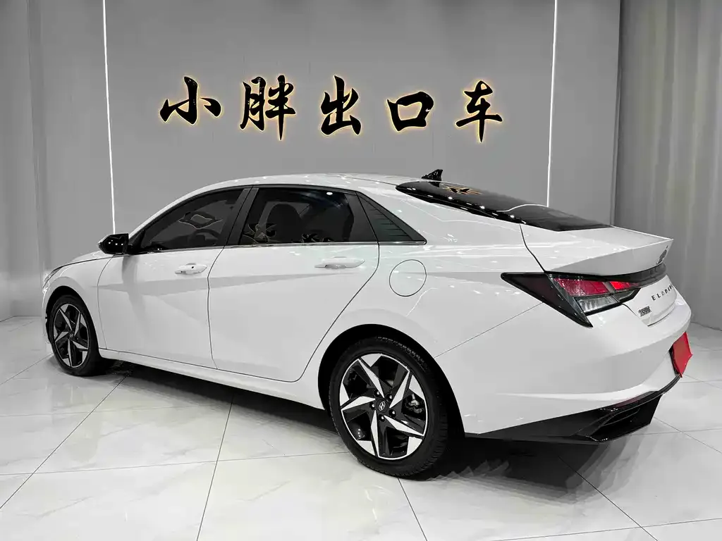 Hyundai Elantra — фото 7