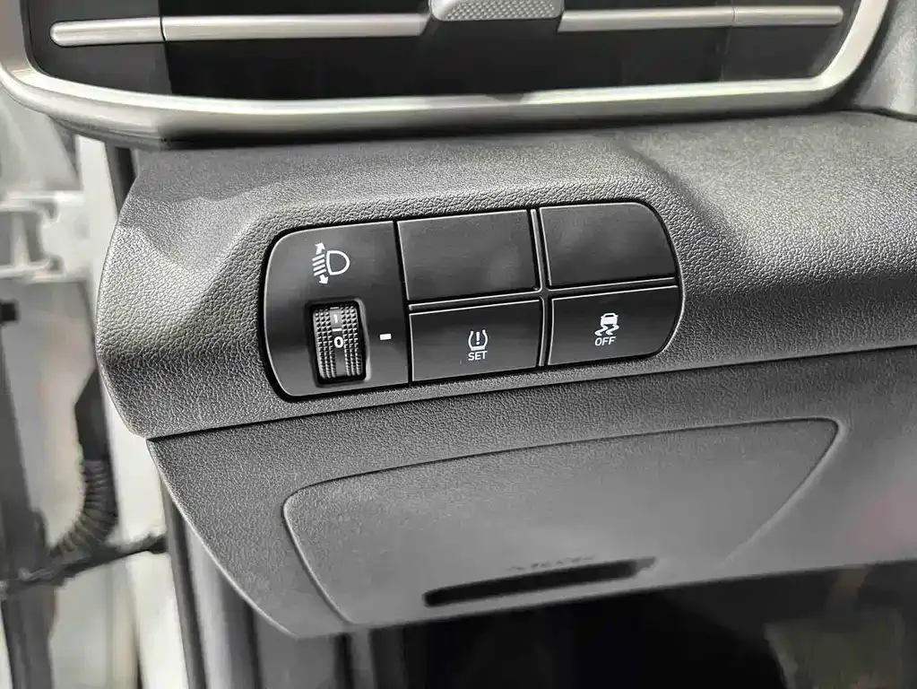 Hyundai Elantra — фото 8