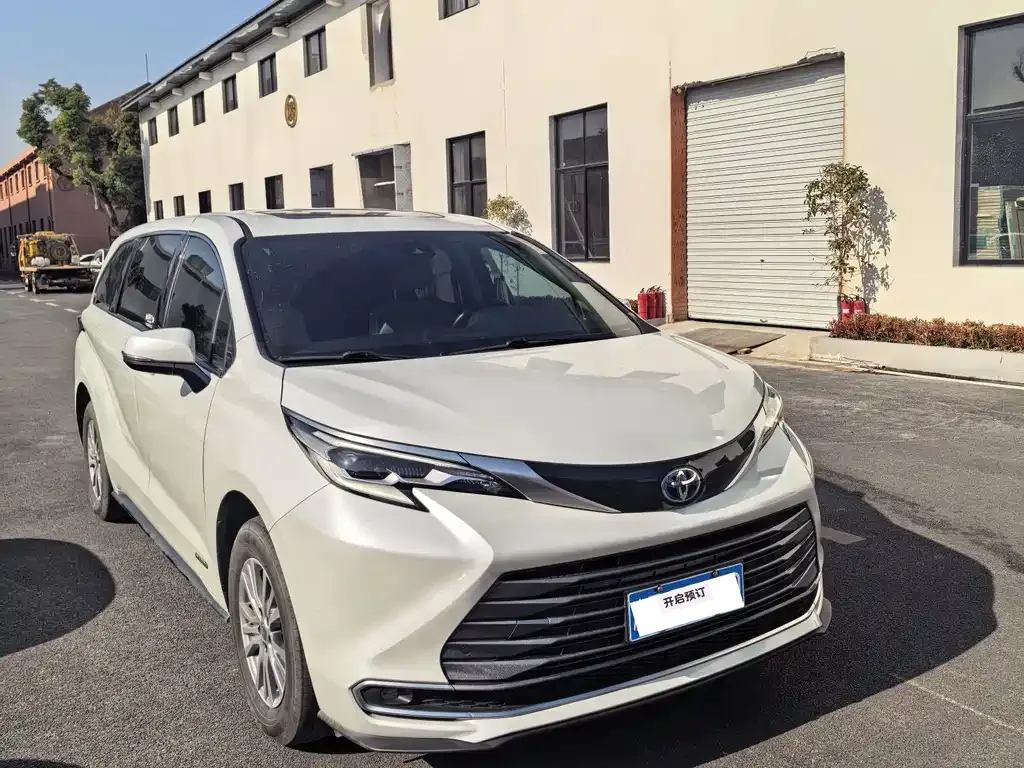 Toyota Sienna 2022 из CN, фото 1