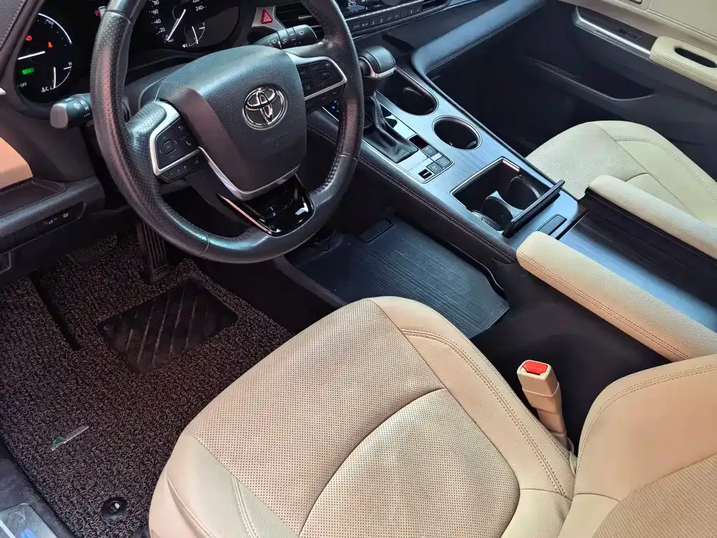 Toyota Sienna 2022 из CN, фото 4