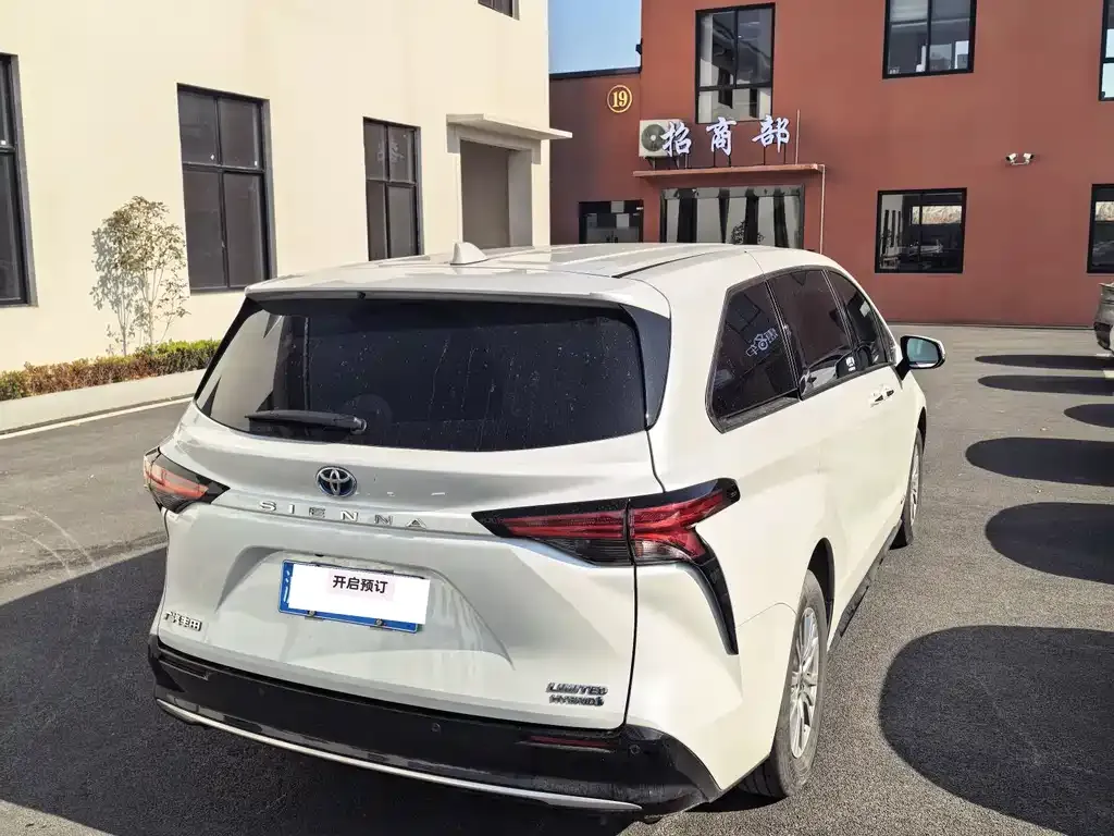 Toyota Sienna 2022 из CN, фото 3