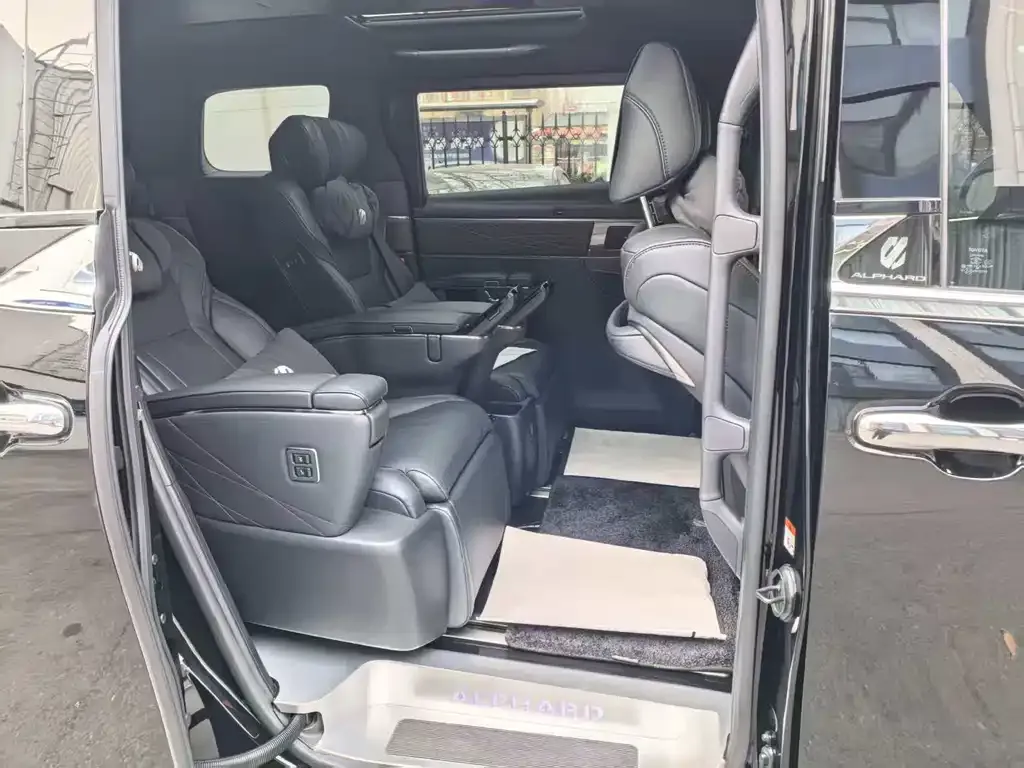 Toyota Alphard 2024 из CN, фото 4