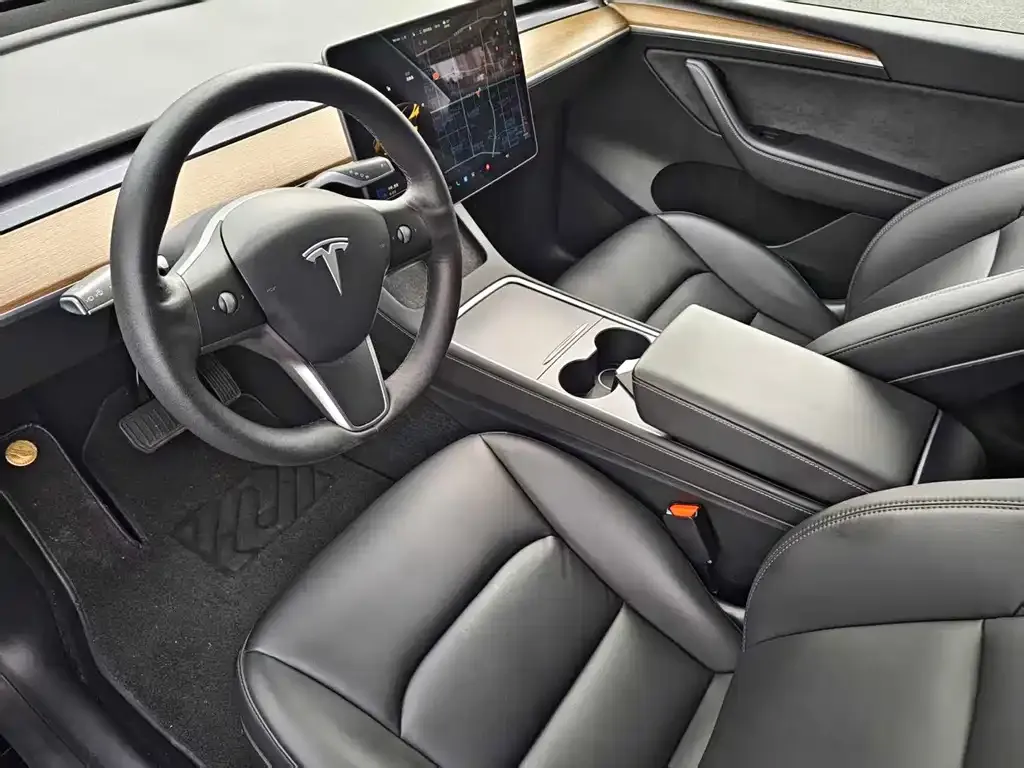 Tesla Model Y — фото 3