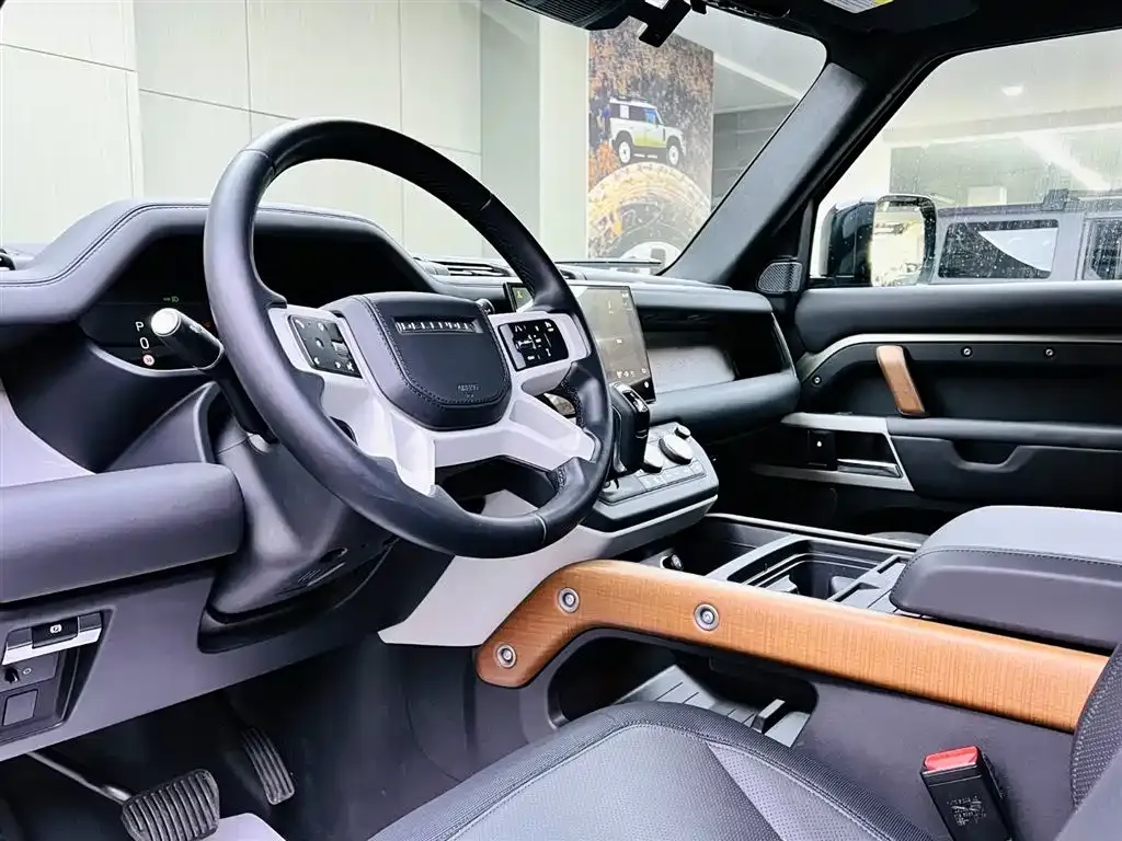 Land Rover Defender — фото 10