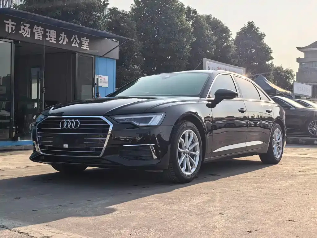 Audi A6L — фото 1