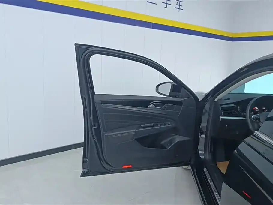 Volkswagen Passat 2023 из CN, фото 5