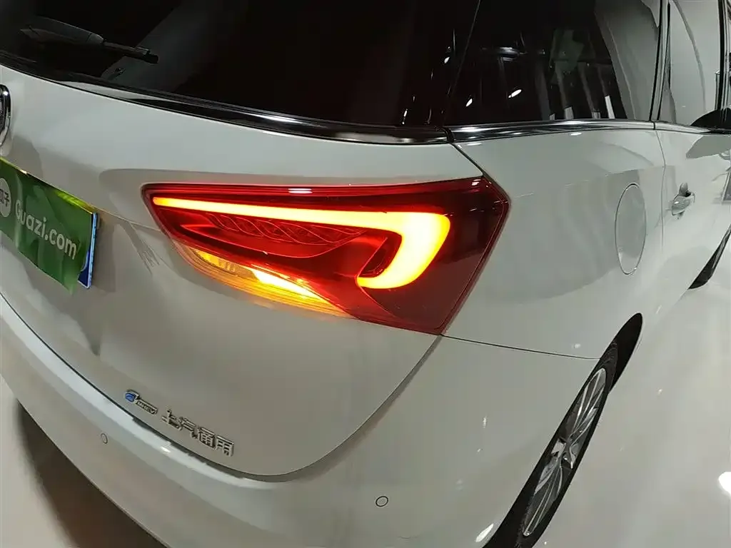 Buick GL6 2023 из CN, фото 9