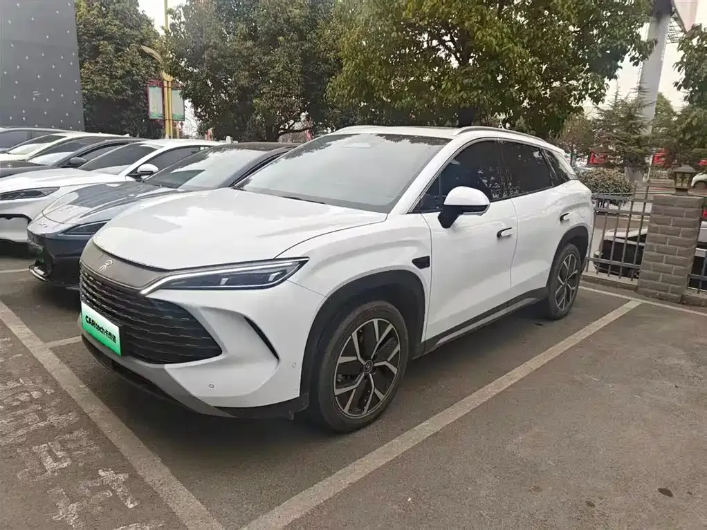 BYD L DM-i — фото 1