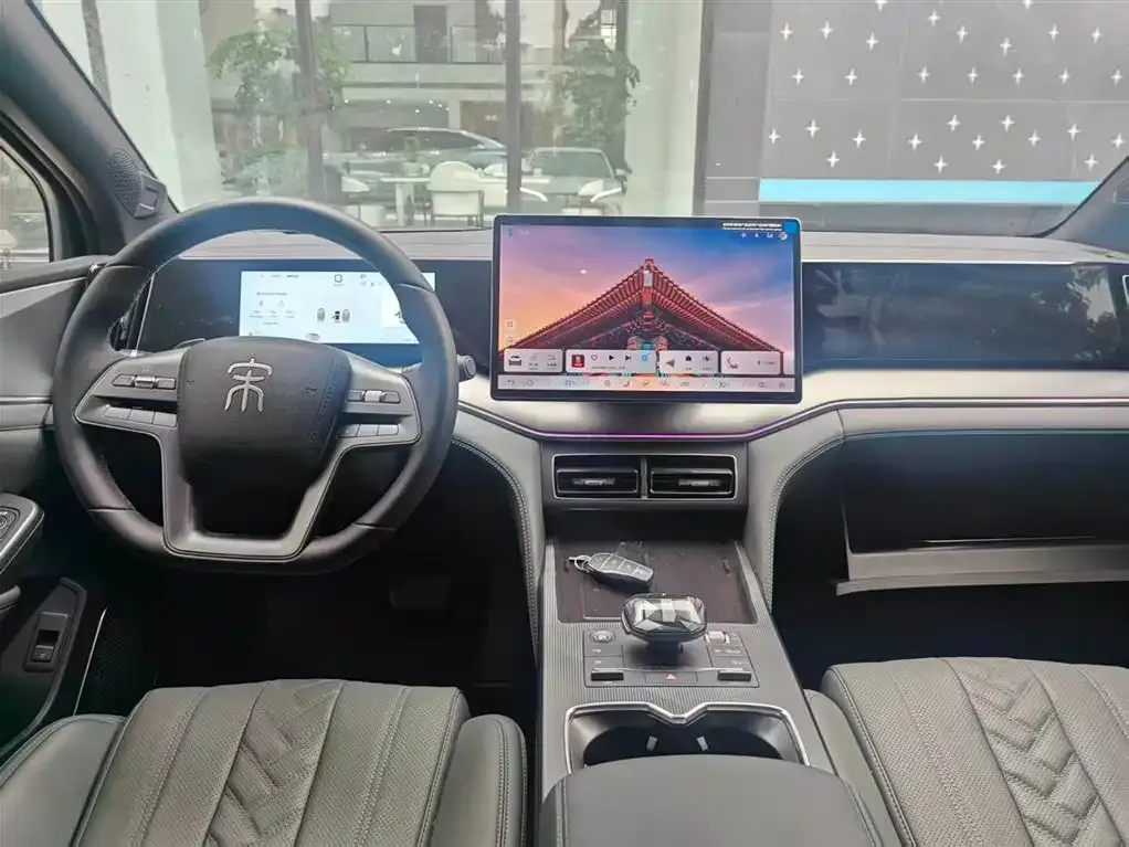 BYD L DM-i — фото 3